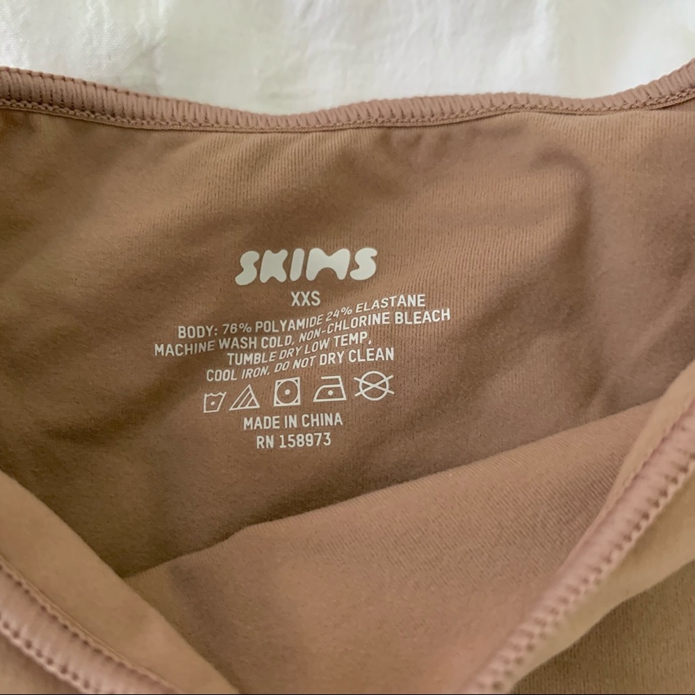 Skims Fits Everybody Sleeveless Mock Neck Bodysuit Sienna - Picture 6 of 9